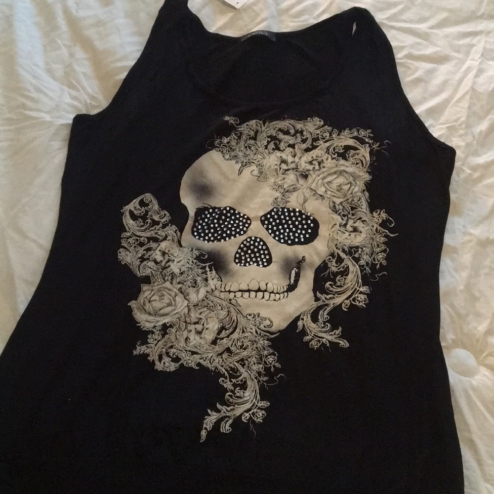 Black skull tank
